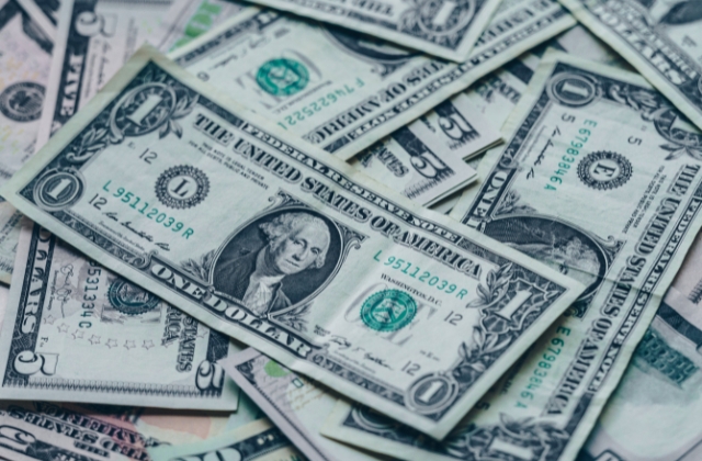 Dólar tem nova queda e bolsa sobe 2,82%, o maior nível desde dezembro 3 dolar