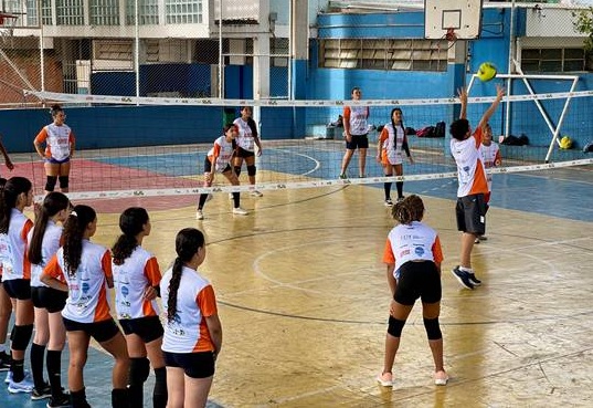 Escola de vôlei transforma a vida de crianças e adolescentes em Sumaré e Hortolândia 1 volei-escola-sumare-hortolandia