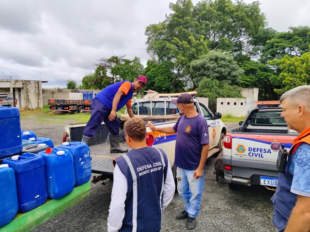 Defesa Civil de Nova Odessa recebe doação de 600 litros de água sanitária 1 Defesa Civil - doação água sanitária