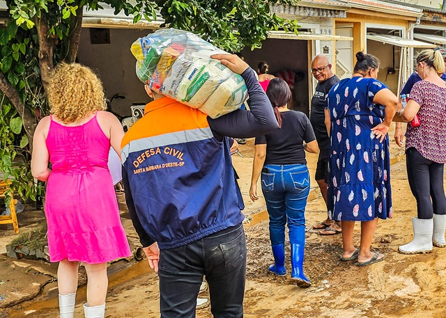 Doações Enchente 01 - imprensa santa barbara