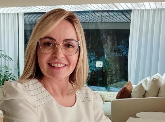 Regina Pocay participará do World Happiness Fest 2025, em Miami 1 Regina-Pocay---terapeuta-integrativa-especialista-em-respiracao-consciente--1-