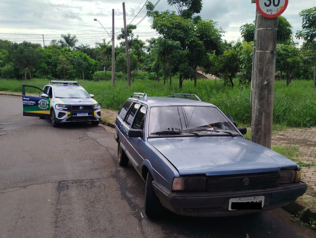 Homem encontra seu próprio carro após furto em Santa Bárbara 1 homem-carro-furto-santa-barbara