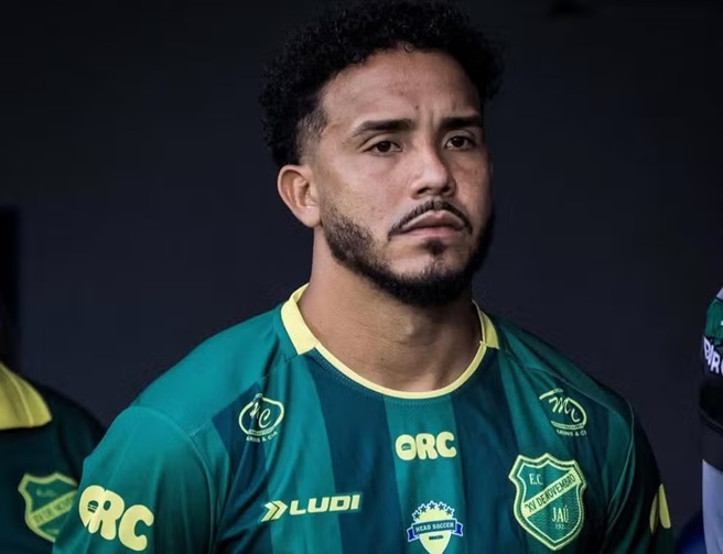 Jogador de 26 anos sofre mal súbito e morre antes de partida neste domingo 1 jogador-morre