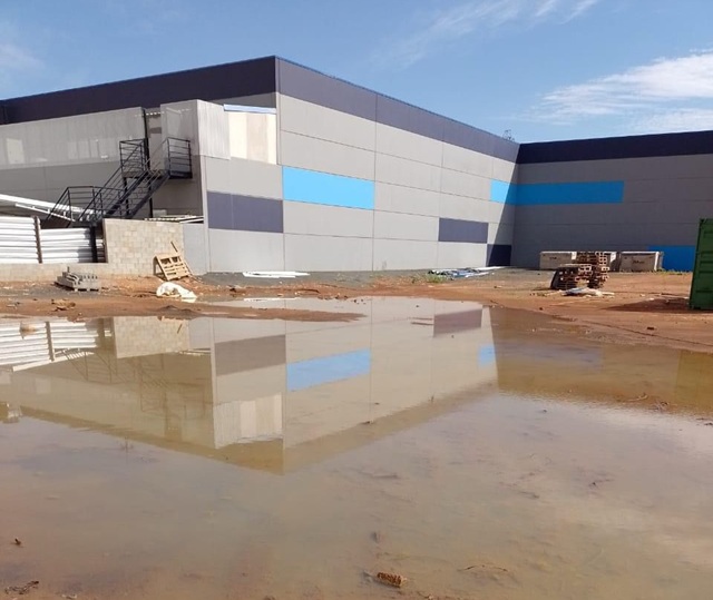 Morador reclama de água parada em terreno usado por supermercado no Cariobinha 1 supermercado-agua-parada-delta