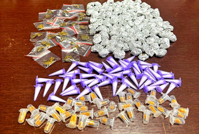 GCM apreende 233 porções de drogas no Jardim Santa Fé 1 GCM apreende 233 porções de drogas no Jardim Santa Fé