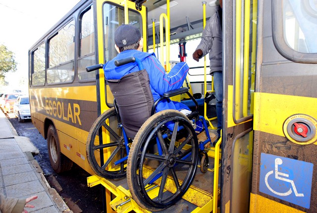 Juninho Dias pede aquisição de ônibus com elevador para transporte de alunos da APAE 1 Juninho Dias pede aquisição de ônibus com elevador para transporte de alunos da APAE