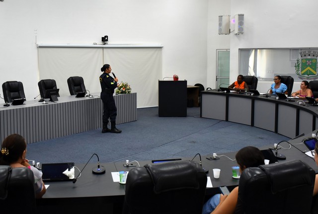 Subcomandante da GCM encerra Semana da Mulher com debate sobre defesa pessoal