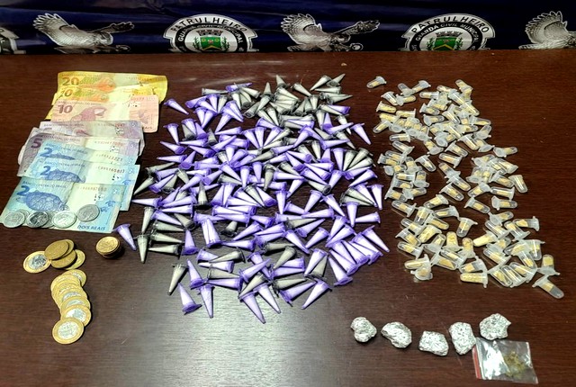 Traficante é preso com sacola de drogas no Zabani 1 Traficante é preso com sacola de drogas no Zabani