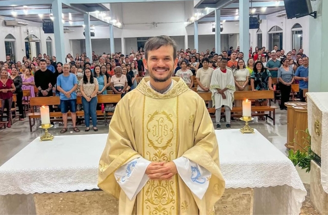 Padre com milhões de seguidores faz show em Americana por R$90 1 padre-patrick