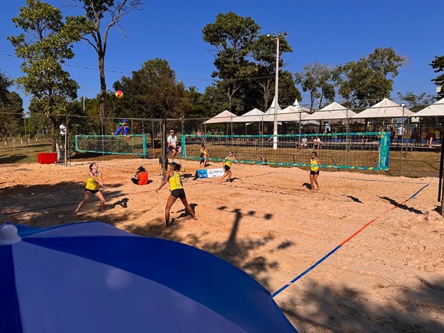 praia-namorados-volei