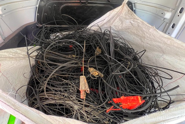 CPFL remove 320 kg de fios irregulares de postes em Nova Odessa