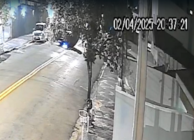 Carro bate em veículo estacionado e capota em Americana 1 Carro bate em veículo estacionado e capota em Americana