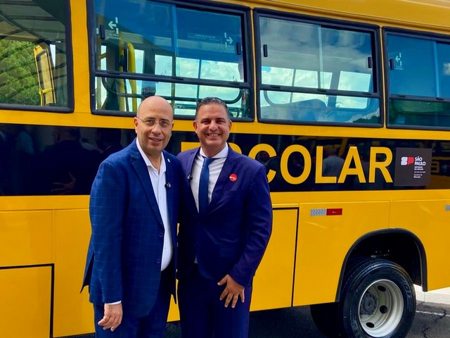 Santa Bárbara recebe novo ônibus escolar 1 Santa Bárbara recebe novo ônibus escolar