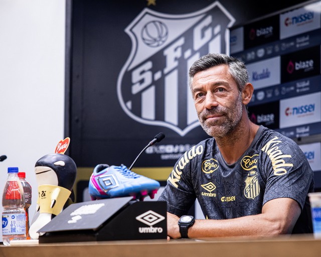 Santos demite técnico Pedro Caixinha após início difícil no Brasileiro 1 Santos demite técnico Pedro Caixinha após início difícil no Brasileiro