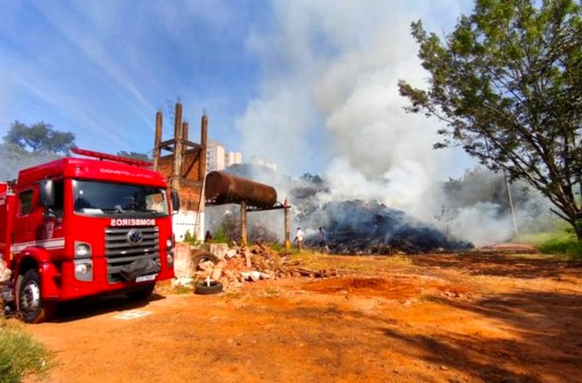 Imóvel da prefeitura de Sumaré é destruído por incêndio 1 Imóvel da prefeitura de Sumaré é destruído por incêndio