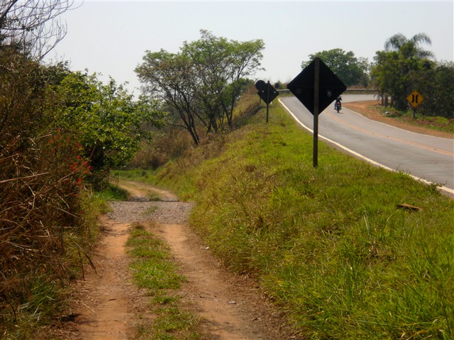 Vereador apela ao DER por revitalização de acostamento da SP-135 1 Vereador apela ao DER por revitalização de acostamento da SP-135