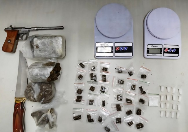 Baep prende homem com 600g de drogas e arma em Americana 1 Baep prende homem com 600g de drogas e arma em Americana
