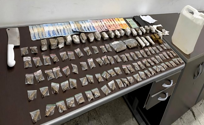 Baep prende homem com quase 1kg de maconha no Monte Verde 1 Baep prende homem com quase 1kg de maconha no Monte Verde