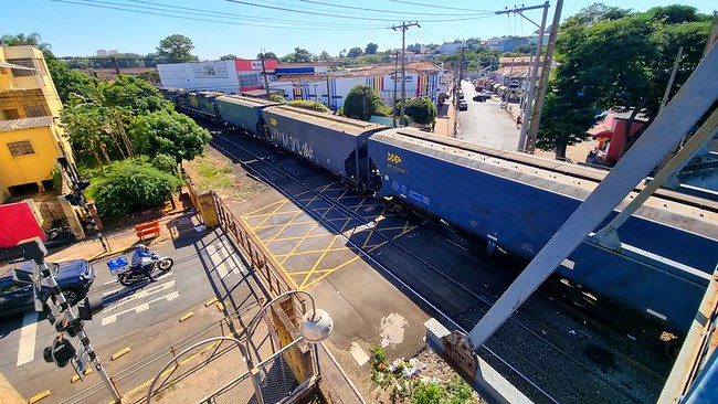 Falha em trem interdita ligação entre Av. Antônio Lobo e Rua Carioba 1 Falha em trem interdita ligação entre Av. Antônio Lobo e Rua Carioba
