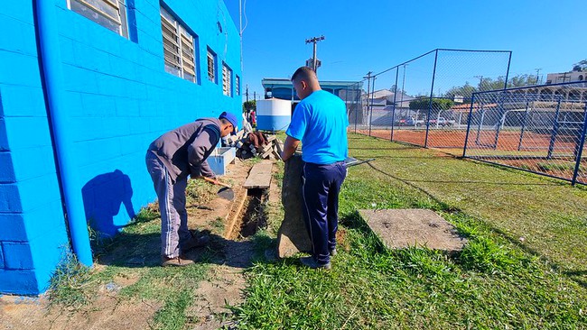 Praça da Fraternidade avança com reparos nas quadras de areia 1 Praça da Fraternidade avança com reparos nas quadras de areia