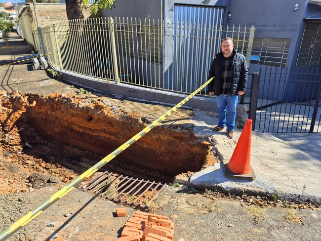 Vereador fiscaliza obras de drenagem na Vila Massuchetto 1 Vereador fiscaliza obras de drenagem na Vila Massuchetto