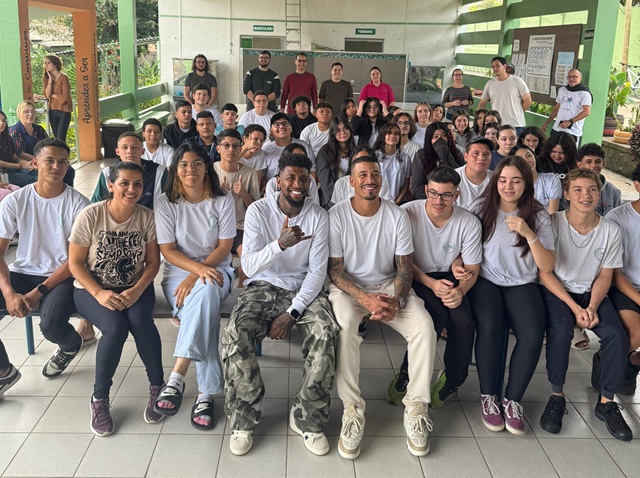 Craque do Milan, Emerson Royal visita escolas de Americana 1 emerson-royal-escolas-americana
