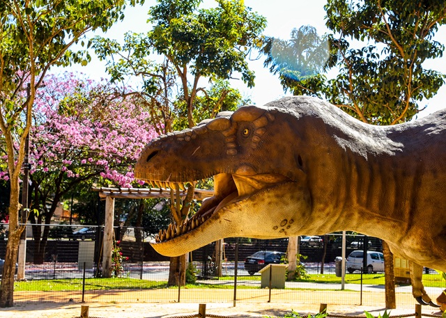 Férias em Santa Bárbara: dinossauros, parques, literatura e sabores do campo encantam visitantes 2 santa barbara dinossauro
