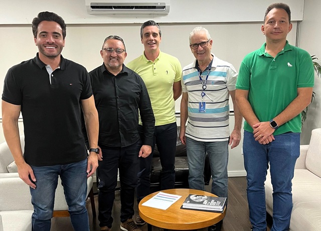 Vereador lidera iniciativa e propõe ampliação de programas para juventude em Santa Bárbara 1 vereador-santa barbara-jovens