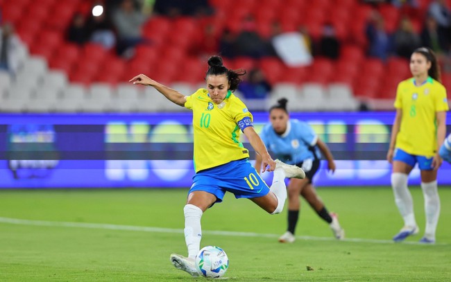 Brasil goleia Uruguai e avança à final da Copa América