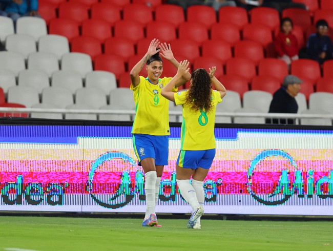 Brasil goleia Uruguai e avança à final da Copa América