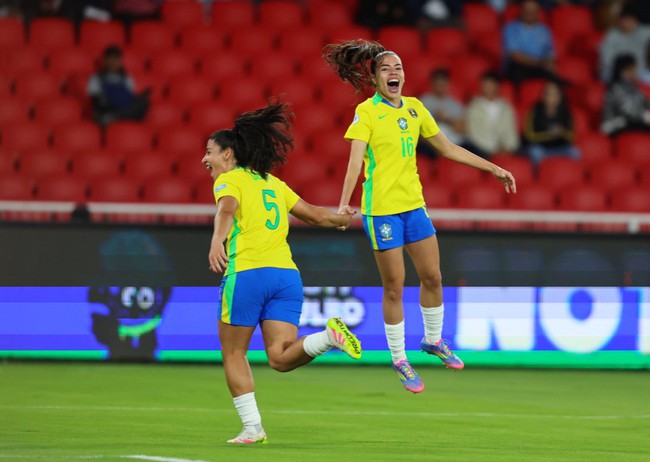 Brasil goleia Uruguai e avança à final da Copa América