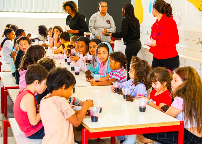 Colônia de Férias atende 160 crianças por dia em Santa Bárbara