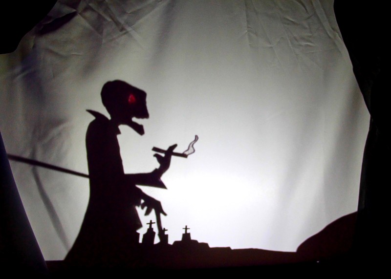 Espetáculo com teatro de sombras estreia no Parque dos Jacarandás