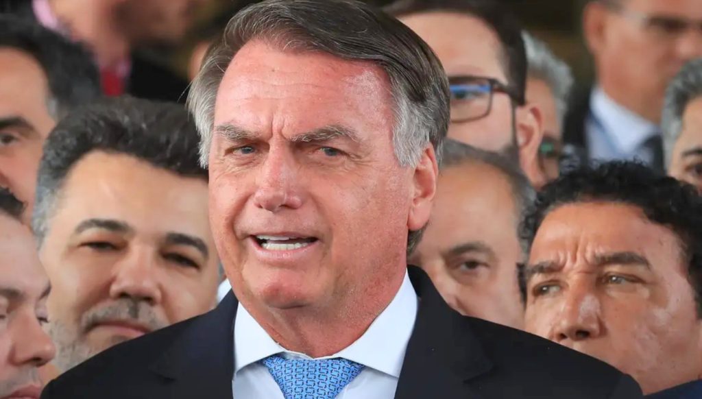 Moraes dá 24h para Bolsonaro explicar uso de redes sociais sob risco de prisão 1 Moraes dá 24h para Bolsonaro explicar uso de redes sociais sob risco de prisão