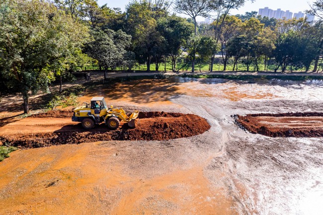Prefeitura inicia desassoreamento da lagoa do Parque Araçariguama 1 Prefeitura inicia desassoreamento da lagoa do Parque Araçariguama