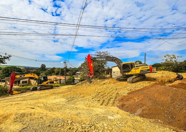 Santa Bárbara avança com obras de pavimentação no Cruzeiro do Sul 2 Santa Bárbara avança com obras de pavimentação no Cruzeiro do Sul