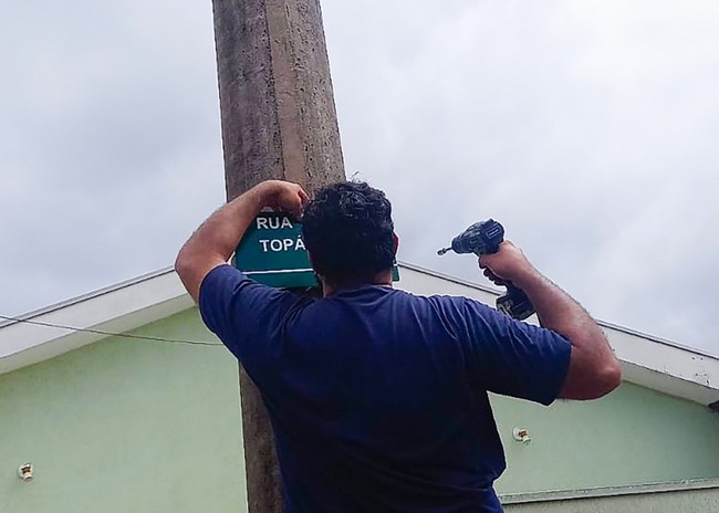 Santa Bárbara instala 700 novas placas de identificação de ruas 2 Santa Bárbara instala 700 novas placas de identificação de ruas