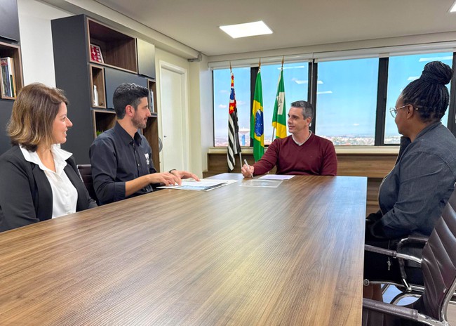 Santa Bárbara recebe doação de 30 mil livros do Sesi-SP 1 Santa Bárbara recebe doação de 30 mil livros do Sesi-SP