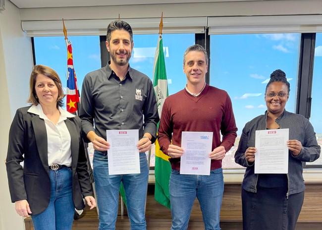 Santa Bárbara recebe doação de 30 mil livros do Sesi-SP 2 Santa Bárbara recebe doação de 30 mil livros do Sesi-SP