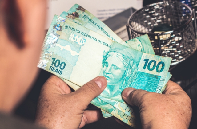 Refis 2025 em Santa Bárbara segue com atendimento online e presencial em três locais 2 refis-santa-barbara-dinheiro