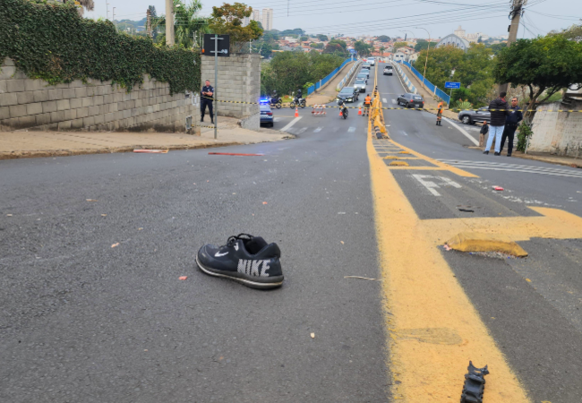Ciclista cai e morre atropelado por três veículos em Limeira
