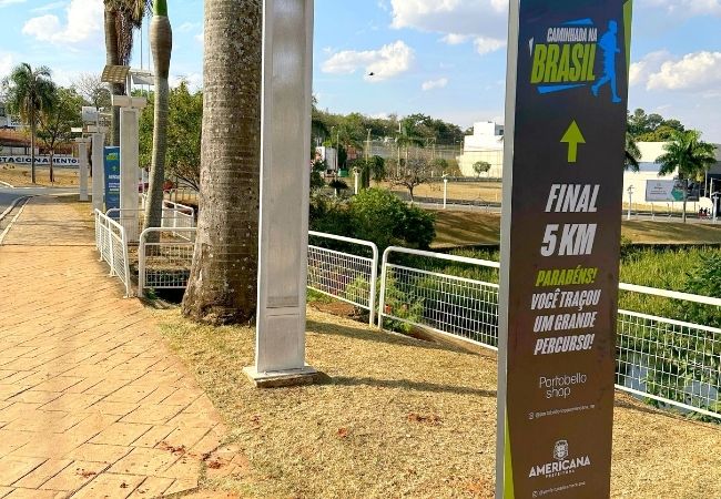 Avenida Brasil ganha sinalização de distância para caminhadas 2 Avenida Brasil ganha sinalização de distância para caminhadas 3