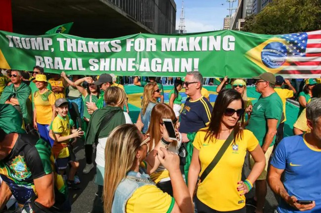 Apoiadores de Bolsonaro pedem anistia e exaltam Trump em SP