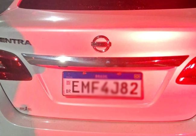 Carro furtado de GCM é localizado abandonado na SP-306 1 Carro furtado de GCM é localizado abandonado na SP-306