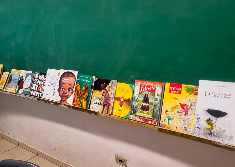 Escola Carmelina Pellegrino Cervone recebe doação de novos livros