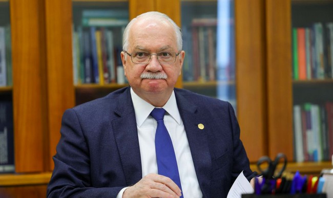 Fachin é eleito presidente do STF e Moraes será vice
