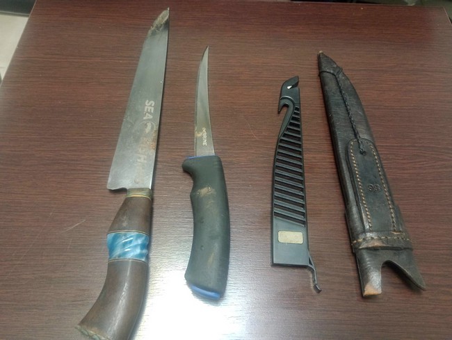 Homem armado com facas faz idosa refém por 2h em SBO