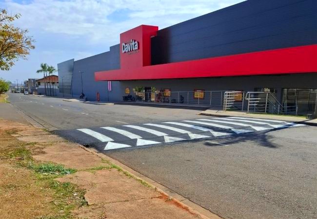 Lombofaixa e lombada são instaladas na Av. Antônio Pedroso na após indicação de vereador 2 Lombofaixa e lombada são instaladas na Av. Antônio Pedroso na após indicação de vereador