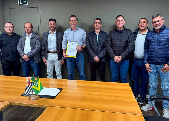 Prefeito sanciona lei para ampliar serviços de saúde em Santa Bárbara