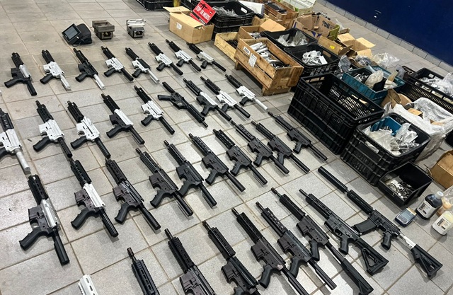 Fuzis produzidos em Americana e Santa Bárbara abasteciam facções de SP e RJ 2 armas-americana-santa-barbara-faccoes